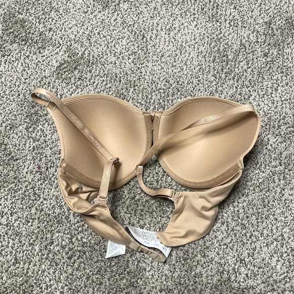 Calvin Klein Bra 32D Underwire Plunge Convertible Beige NWOT - Picture 7 of 7